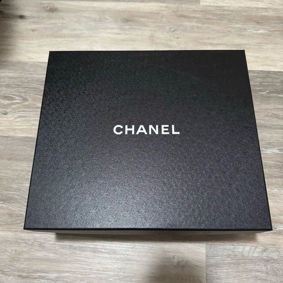 CHANEL empty Gift Box Size 13”X11.5 - Picture 1 of 6
